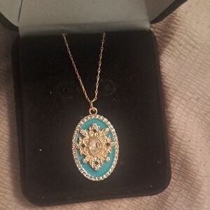 Elegant Gold and Turquoise Pendant Necklace